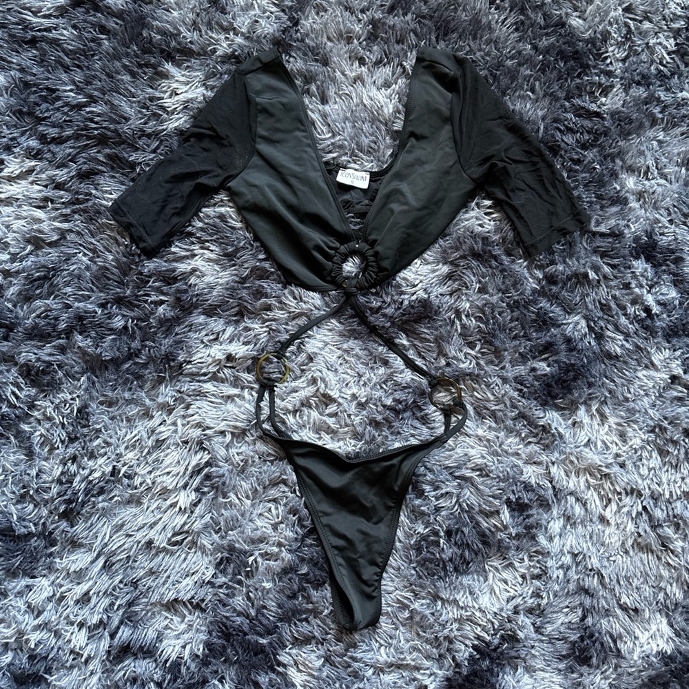 ICONSwim Black Cutout One-Piece Swimsuit Beach / Pool Swimwear Size Small
